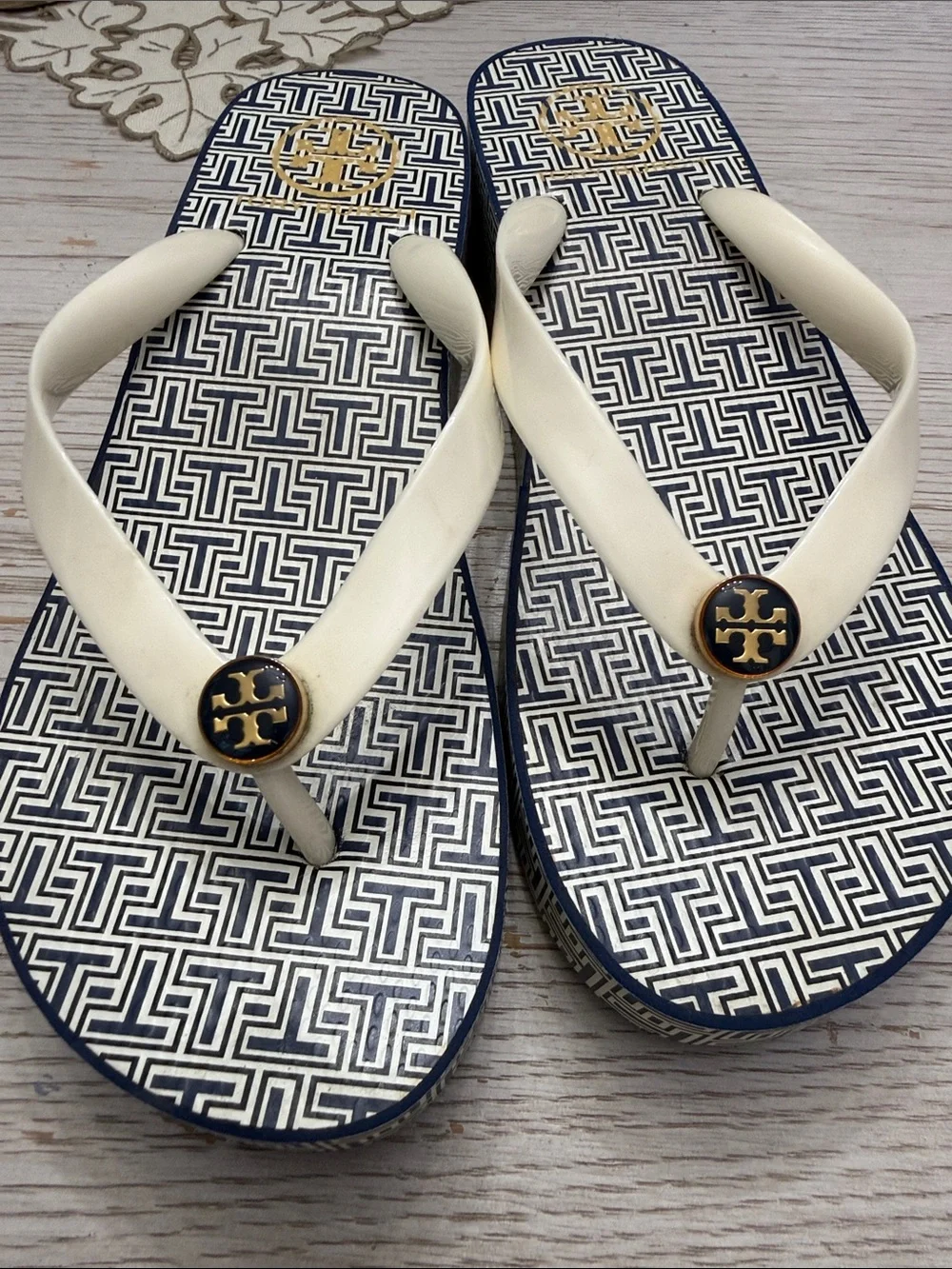 TORY BURCH THANDIE RUBBER WEDGE FLIP FLOP size 8
